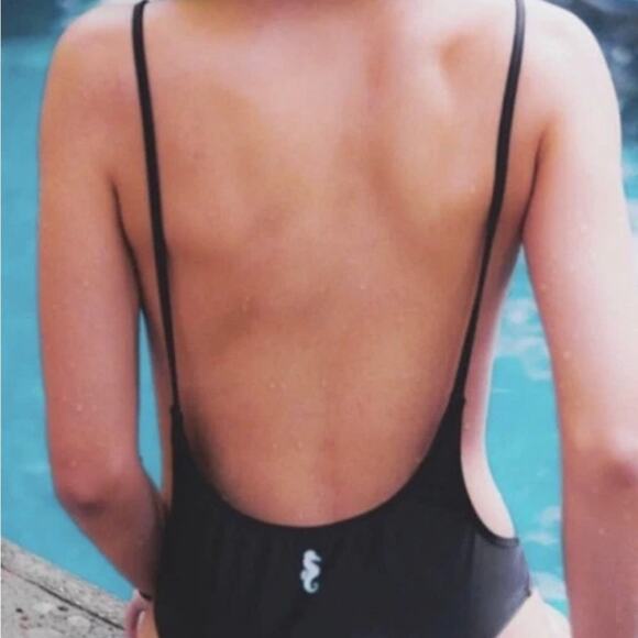 Elegant Black Women's Bikini - Picture 2 of 12